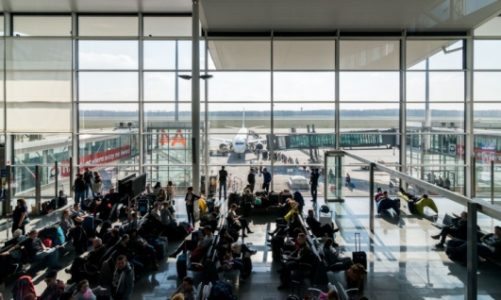 Blisko 60 dodatkowych lotów na święta