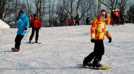 Ferie zimowe za pasem – jadąc na narty nie zapomnij o ubezpieczeniu Podróże, LIFESTYLE - Rozpoczyna się pierwsza tura ferii zimowych w Polsce. To wymarzony czas dla fanów nart, snowbordu i wycieczek górskich. Z drugiej strony jest to także okres wypadków, kontuzji i złamań. Dlatego warto pomyśleć o ubezpieczeniu od zdarzeń losowych.