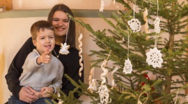 4 tygodnie świątecznych atrakcji Podróże, LIFESTYLE - W Południowym Tyrolu trwa adwent. To okres oczekiwań na święta Bożego Narodzenia, bogaty w tradycyjne wydarzenia i zwyczaje. Zatrzymując się w jednej z ponad 1600 farm Roter Hahn (pol. Czerwony Kogut) można wziąć udział w przygotowaniach do nadchodzących świąt.