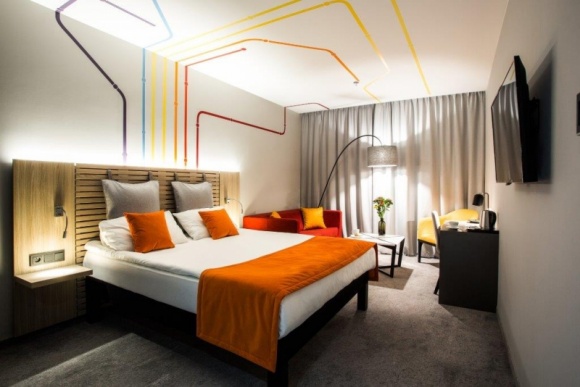 Unikalny koncept designu ibis Styles – po raz pierwszy w Warszawie! Podróże, LIFESTYLE - Już 15 marca 2018 dla gości otwarty zostanie hotel ibis Styles Warszawa City. To pierwszy w stolicy obiekt marki, która buduje swoją sieć w oparciu o unikatowe koncepcje niepowtarzalnych przestrzeni.