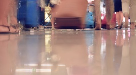 Planujesz wakacje? 6 najczęstszych oszustw, których możesz paść of Podróże, LIFESTYLE - ​Podczas wakacji każdy chce zrelaksować się i odpocząć. Kiedy przestajemy być czujni, możemy jednak paść ofiarą oszustów, którzy zarabiają na życie wykorzystując nieuwagę turystów.