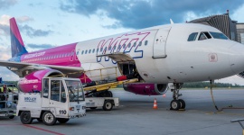 Wizz Air poleci z Wrocławia do Charkowa Podróże, LIFESTYLE - Wizz Air ogłosił właśnie nowy kierunek lotów z Wrocławia. Od października samoloty tanich linii dwa razy w tygodniu polecą do Charkowa. Będzie to już czwarte połączenie na Ukrainę dostępne z wrocławskiego portu.