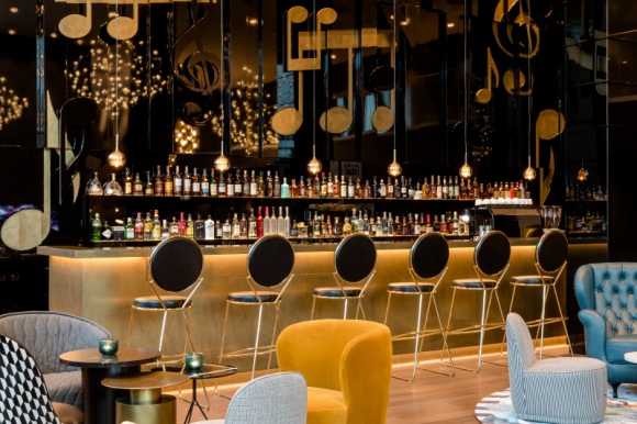 Skosztuj ginu w towarzystwie Chopina! Podróże, LIFESTYLE - Szukasz miejsca na spotkanie ze znajomymi? Nowy Motel One w Warszawie to nie tylko hotel!