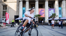 Rolling2Zwrotnik – rowerowa sztafeta w drodze na Zwrotnik Raka Podróże, LIFESTYLE - Fundacja Rak’n’Roll po raz kolejny wykazała się wyjątkową inicjatywą, organizując rowerową sztafetę na Zwrotnik Raka na Saharze Zachodniej. Uczestnicy przejadą blisko 7 tysięcy kilometrów. Największy polski producent rowerów, marka KROSS została partnerem tej szczytnej akcji.