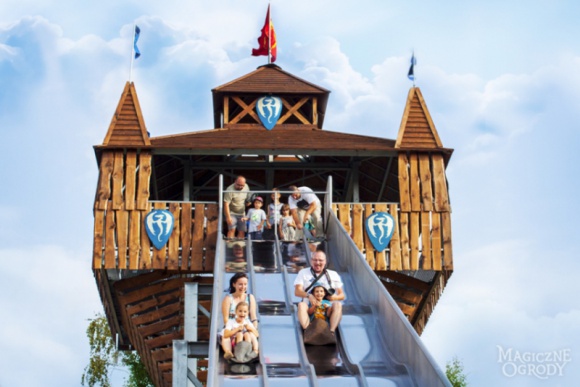 Cały sezon pracują na te głosy. Znamy już najlepsze atrakcje dla dzieci 2020! Podróże, LIFESTYLE - Serwis dzieckowpodrozy.pl, co roku publikuje ranking najlepszych atrakcji dla dzieci. Oto 10 miejsc, które zdaniem głosujących najlepiej odwiedzić w czasie rodzinnego wypoczynku.