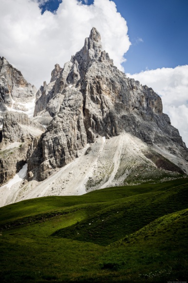 150 rocznica zdobycia strzały Dolomitów – Cimon della Pala Podróże, LIFESTYLE - 3 czerwca 1870 roku Edward Whitwell i jego towarzysze zostali pierwszymi zdobywcami Cimon della Pala w Dolomitach. Dzisiaj, po 150 latach, szczyt ten wciąż zachwyca przybywających do Trentino podróżników, a jego zdobycie jest marzeniem niejednego amatora wspinaczki górskiej.
